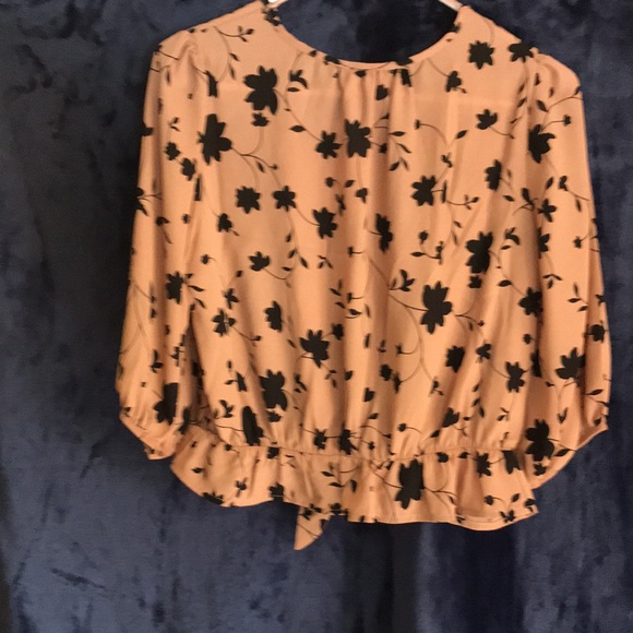 Pretty Top - Picture 2 of 3